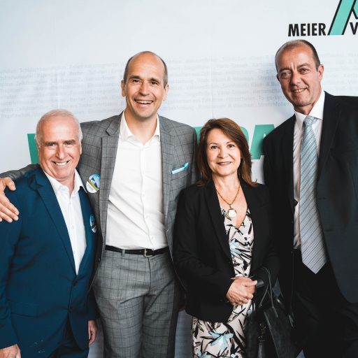 Standortleiter Walter Michelitsch, Geschäftsführer Ralf Oesingmann, Robert Schmierdorfer mit Gattin Michaela (Bürgermeister von Albersdorf-Prebuch)