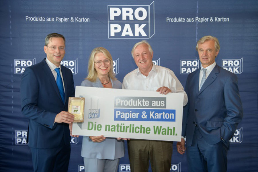 Marko Schuster (Mondi), Martina Hörmer (Ja! Natürlich.), Georg Dieter Fischer PROPAK), Andreas Blaschke MM Packaging) | (c) PROPAK