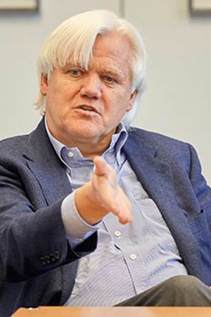 Hans Beckhoff, geschäftsführender Inhaber von Beckhoff Automation, hat für seine Unternehmensstandorte im Kreis Gütersloh erneut strenge Sicherheitsmaßnahmen eingeführt und damit auf den massiven COVID-19-Ausbruch im Tönnies-Werk in Rheda-Wiedenbrück reagiert. (Foto: Beckhoff) Hans Beckhoff, geschäftsführender Inhaber von Beckhoff Automation, hat für seine Unternehmensstandorte im Kreis Gütersloh erneut strenge Sicherheitsmaßnahmen eingeführt und damit auf den massiven COVID-19-Ausbruch im Tönnies-Werk in Rheda-Wiedenbrück reagiert. (Foto: Beckhoff)