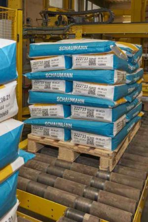 Automatisierung der Lagerlogistik dank Kennzeichnungstechnik. Fotos: Bluhm Systeme GmbH Automatisierung der Lagerlogistik dank Kennzeichnungstechnik. Fotos: Bluhm Systeme GmbH