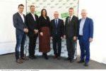 Bild 2 (v.l.n.r.): Mag.(FH) Thomas Billes, DI Christian Strasser, LH-Stvin Mag. Astrid Eisenkopf, Prok. Hanno Mandl, DI Christian Holzer und Univ.-Doz. Dr. Mag. Stephan Schwarzer bei der PET to PET Jubiläumsfeier. ©Andi Bruckner