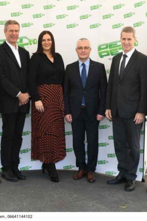 Bild 2 (v.l.n.r.): Mag.(FH) Thomas Billes, DI Christian Strasser, LH-Stvin Mag. Astrid Eisenkopf, Prok. Hanno Mandl, DI Christian Holzer und Univ.-Doz. Dr. Mag. Stephan Schwarzer bei der PET to PET Jubiläumsfeier. ©Andi Bruckner Bild 2 (v.l.n.r.): Mag.(FH) Thomas Billes, DI Christian Strasser, LH-Stvin Mag. Astrid Eisenkopf, Prok. Hanno Mandl, DI Christian Holzer und Univ.-Doz. Dr. Mag. Stephan Schwarzer bei der PET to PET Jubiläumsfeier. ©Andi Bruckner