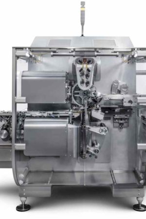 Die neue Wickelmaschine HY7 von SACMI Packaging & Chocolate verpackt Pralinen mit viel Leistung und Flexibilität. (© SACMI Packaging & Chocolate) Die neue Wickelmaschine HY7 von SACMI Packaging & Chocolate verpackt Pralinen mit viel Leistung und Flexibilität. (© SACMI Packaging & Chocolate)
