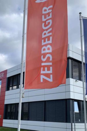 Die professionelle Folienverarbeitung von Zeisberger wird mit der starken Vertriebsorganisation von Saropack kombiniert. (Foto: Saroapack) Die professionelle Folienverarbeitung von Zeisberger wird mit der starken Vertriebsorganisation von Saropack kombiniert. (Foto: Saroapack)