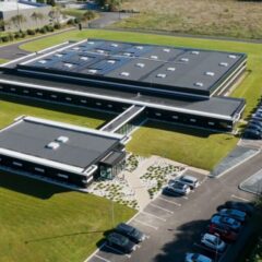 Luftaufnahme des Hauptstandorts der Groupe Emballage Technologies in Saint-Évarzec im Südwesten der Bretagne. (© SACMI Packaging & Chocolate)