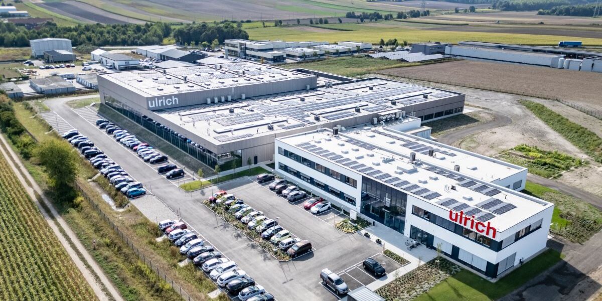 Wichtiger Meilenstein PV-Anlage als Teil des Engagements für eine nachhaltige Zukunft. © Ulrich Etiketten Wichtiger Meilenstein PV-Anlage als Teil des Engagements für eine nachhaltige Zukunft. © Ulrich Etiketten